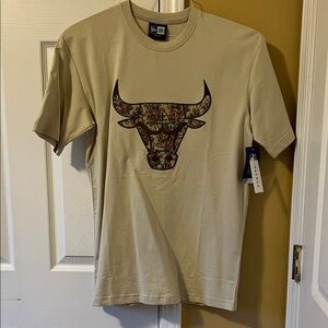 NBA Beige Bull Graphic Tee